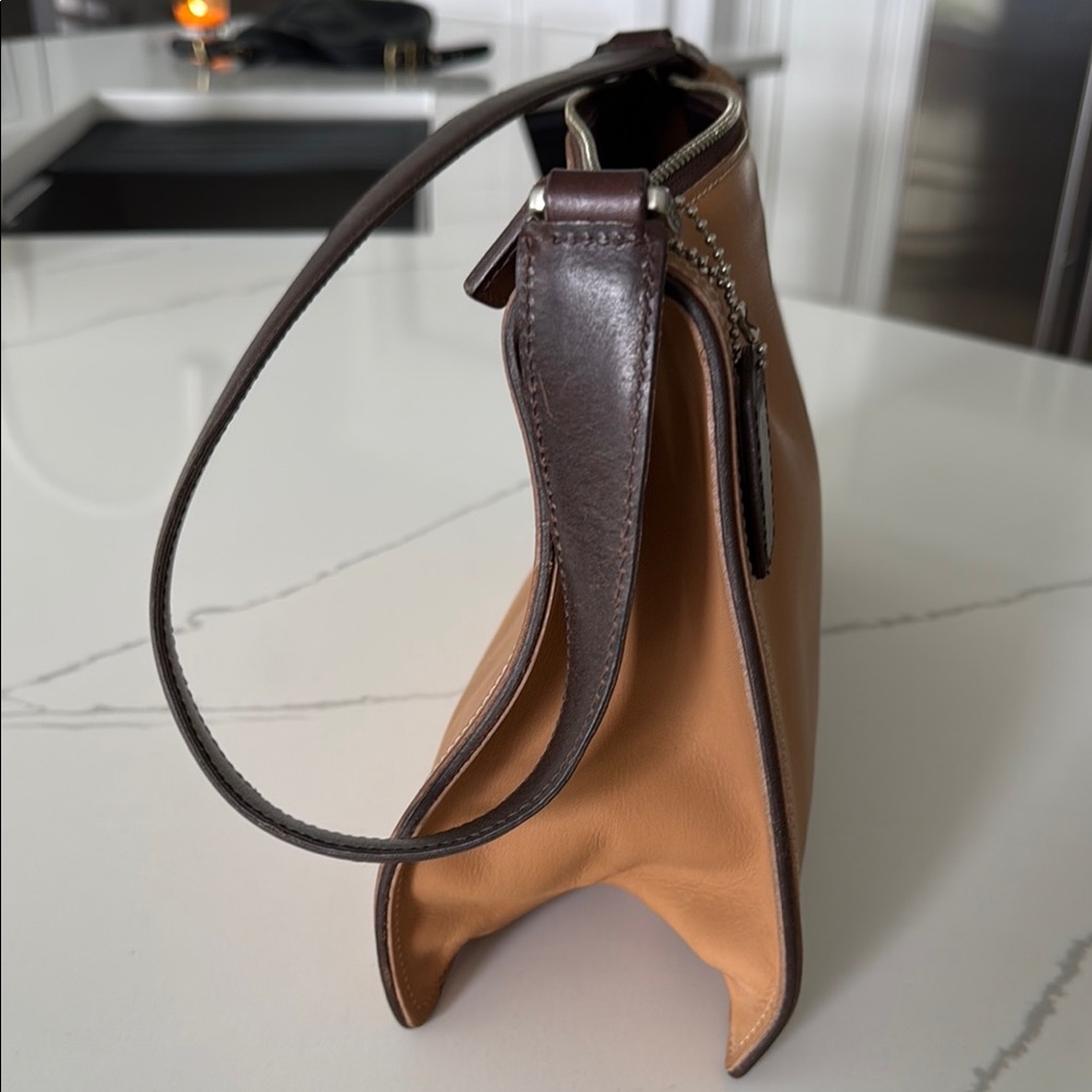 Vintage Coach Tan/Brown Leather Hand Bag - Picture 2 of 10